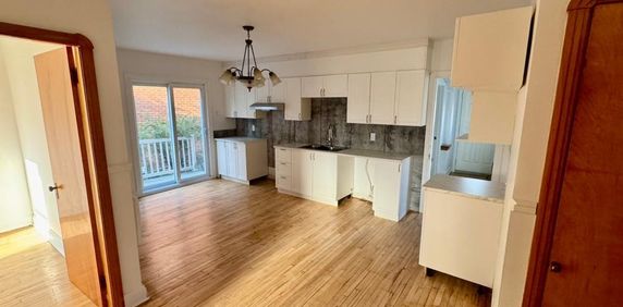 À louer 6 1/2 rénover, entièrement disponible dès maintenant - Photo 2