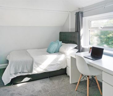 4 bedroom semi-detached house to rent - Photo 5