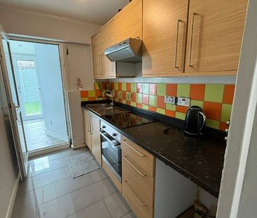 Room in a Shared House, Ravenscroft Road, E16 - Photo 6