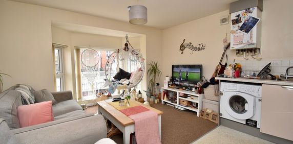 1 bedroom Apartment to let - Photo 2