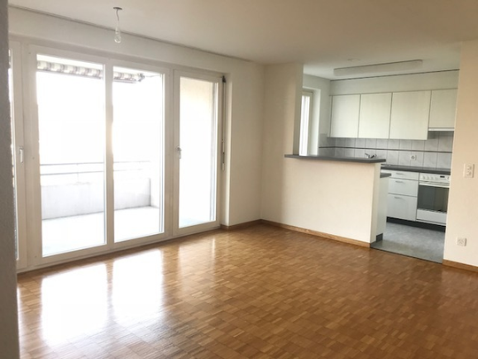 HELLE UND GERÄUMIGE WOHNUNG SUCHT NEUEN MIETER! - Photo 1