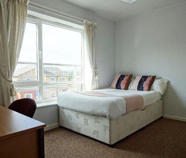 3 bedroom flat to rent - Photo 6