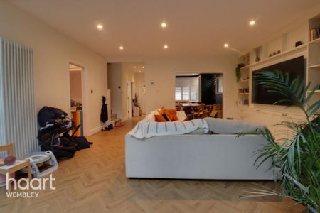 6 bedroom semi-detached house to rent - Photo 2