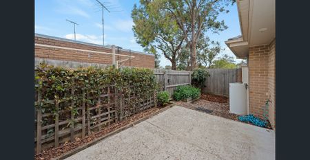 Stylish, Private & Perfectly Positioned - Photo 3