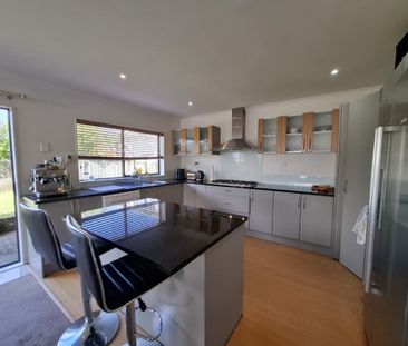 4 Hira Way, Hillsborough - Photo 2