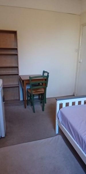 House share to rent - Photo 2