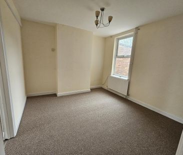 4 bedroom terraced house to rent - Photo 5