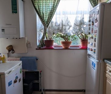 2 Bed Semi-Detached House, Sondes Street, SE17 - Photo 3