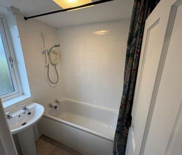 2 bedroom semi-detached house to rent - Photo 6