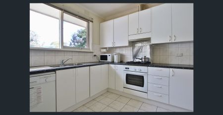 Superb Location, Beautifully Presented - Photo 2