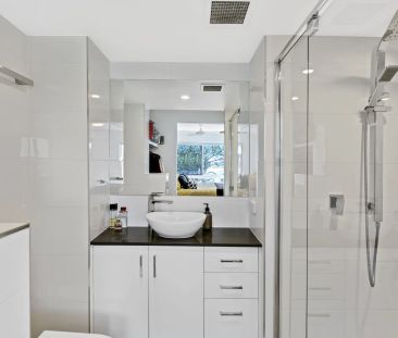 Immaculate 3-Bedroom Furnished Apartment with Private Rooftop & Riv... - Photo 4