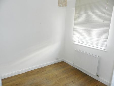 2 bedroom maisonette to rent - Photo 2