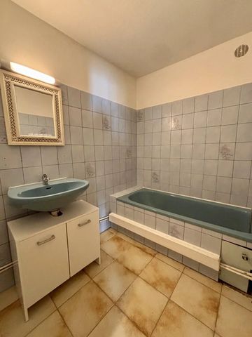 Location Appartement 3 pièces 56m² NIMES 30000 - Photo 4