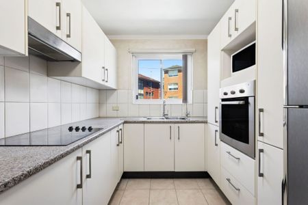 Light Filled Two Bedroom Apartment - Photo 2