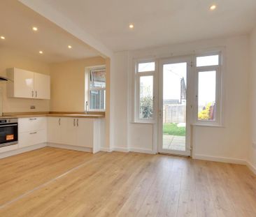 3 bedroom end of terrace house to rent - Photo 6