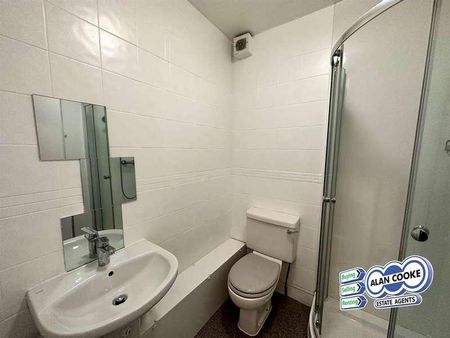 Hollyshaw Lane, Crossgates, LS15 - Photo 4