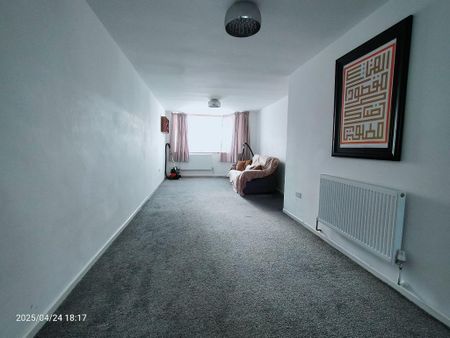 3 bedroom semi-detached house to rent - Photo 2