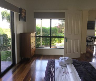 NEAT FURNISHED 2 BED UNIT @ $500 PER WEEK BOTTOM FLOOR ONLY. - Photo 5