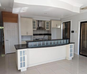 SPACIOUS FAMILY HOME - Photo 6