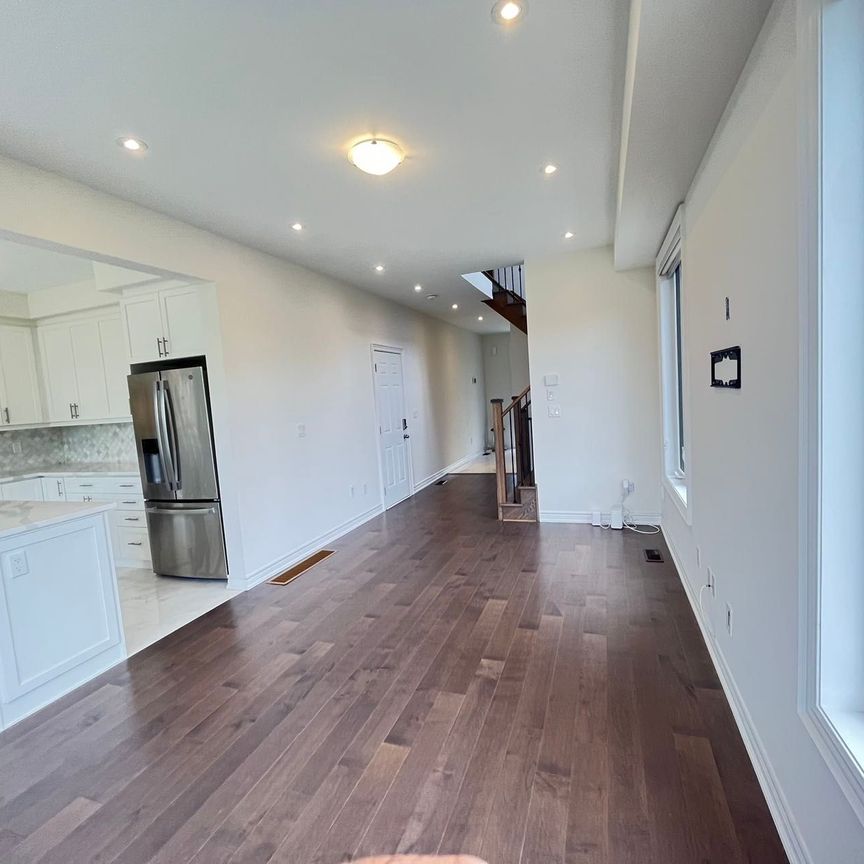 For Lease - 24 Stubbs Lane, Aurora, Ontario - Photo 1