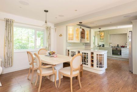 5 bedroom detached house to rent - Photo 3