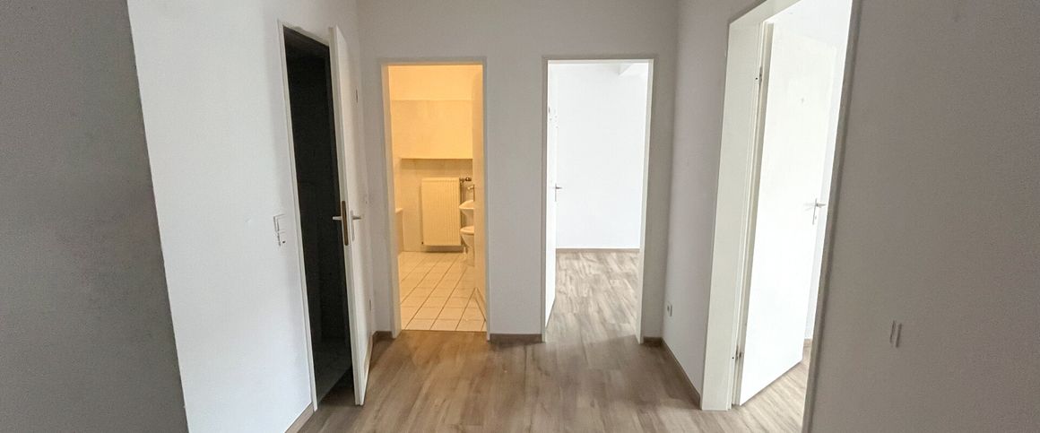 3-Zimmer-Wohnung mit zwei Balkonen und Tiefgaragenstellplatz in Zentrumnähe! - Foto 1