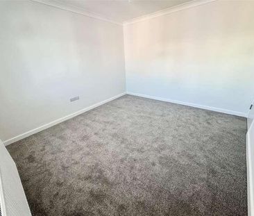 Kingland Crescent, Poole, BH15 - Photo 4