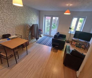 4 bedroom terraced house to rent - Photo 1