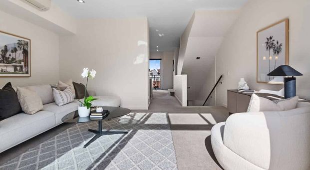 Stylish, High-Quality Townhouse in Albany’s Gated Community - Photo 1