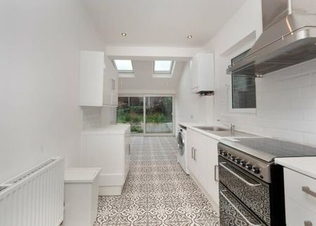 1 Bed Flat, Manor Road, SE25 - Photo 4