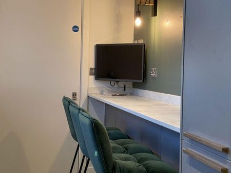 1 bedroom in a house share to rent - Photo 2