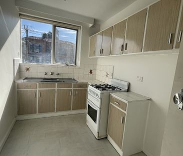 Spacious and bright one bedroom delight. - Photo 5