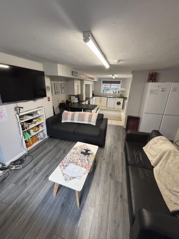 221 Cardigan Lane, Leeds, LS6 1DX - Photo 2