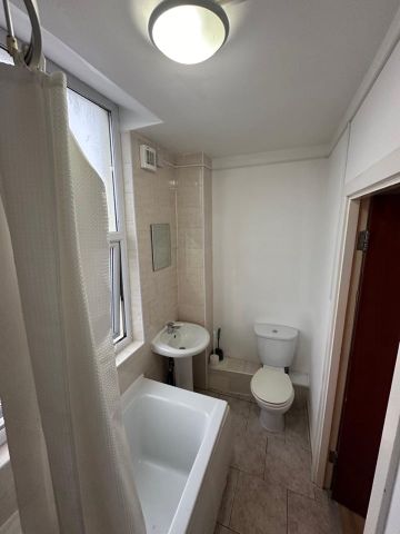 Studio Flat, Derwent Road West, L13 - Photo 5