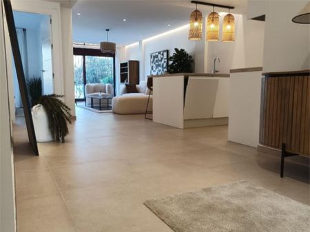 Piso de alquiler en Calle el Califa, 16, Nueva Andalucía centro - Photo 2