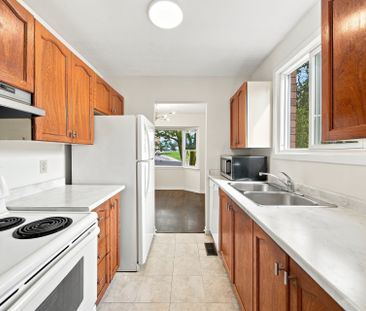 For Lease - 233 Little Avenue, Barrie, Ontario - Photo 3