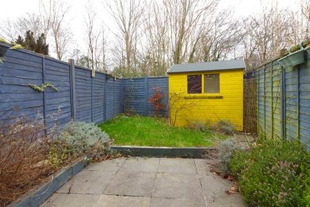2 bedroom end of terrace house to rent - Photo 2