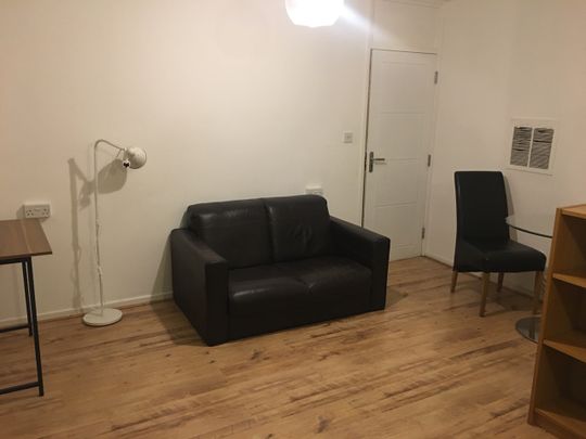 2 Bed Flat, Boreman House, SE10 - Photo 1