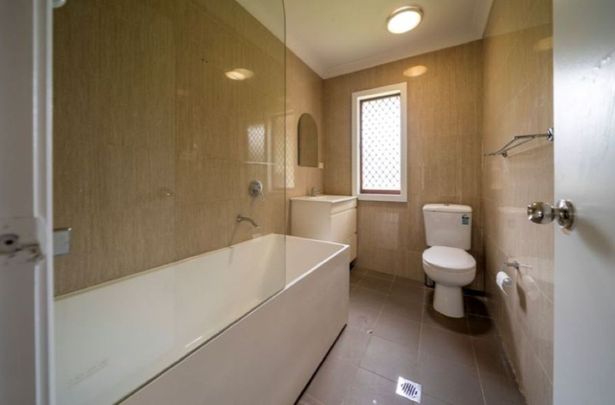 Modern Home with Seperate Retreat&excl; - Photo 1