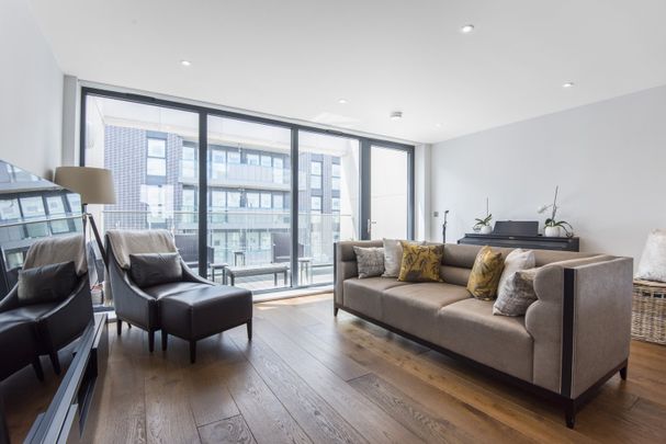 Apartment to rent - Hawthorne Crescent, Greenwich, SE10 - Photo 1