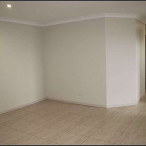 3 - Bedroom Duplex in Aberglasslyn - Photo 2