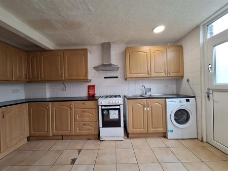 Bowood Road, Enfield EN3, London - Photo 5