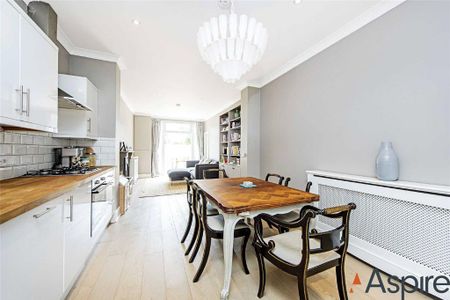 3 bedroom flat to rent - Photo 3