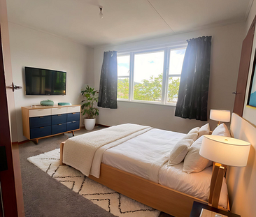 Large 3 Bedroom Home - Photo 2