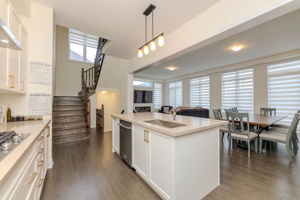 For Lease - 89 Halldorson Avenue, Aurora, Ontario - Photo 1