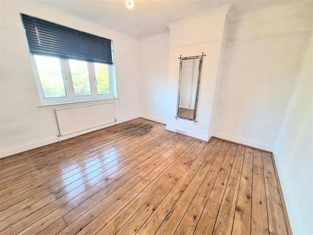 4 bedroom semi-detached house to rent - Photo 5