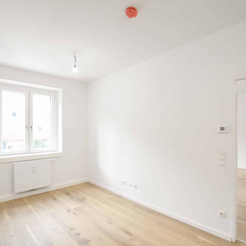 Erstbezug nach Sanierung: Schöne 2 Zimmer-Wohnung mit Loggia und Top-Anbindung - Photo 1