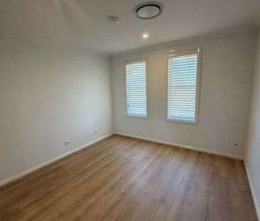 Modern home - Walk to Westfield Sports & Shops - Photo 4