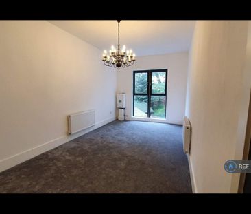 3 bedroom flat to rent - Photo 1