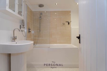 College Road, Epsom - Photo 4